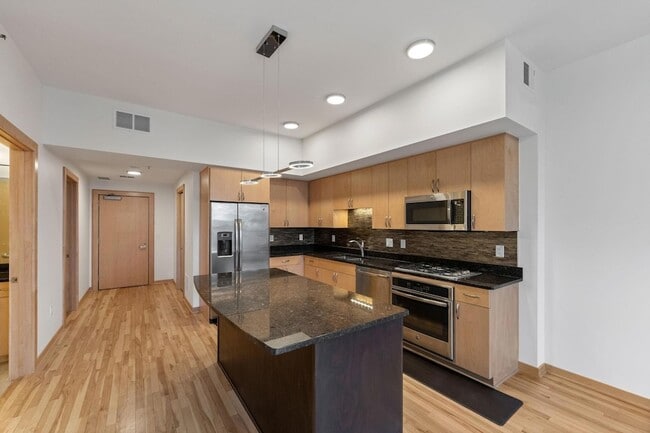 Building Photo - 740 Portland Ave