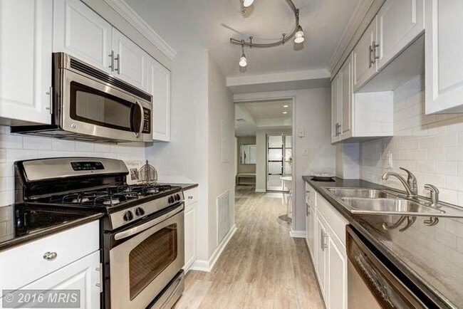 Primary Photo - $500 Off for a lease start by 10/1! Availa...