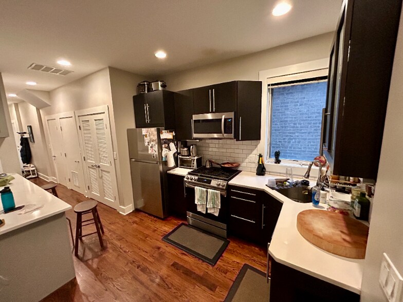 Building Photo - 1543 N Bosworth Ave