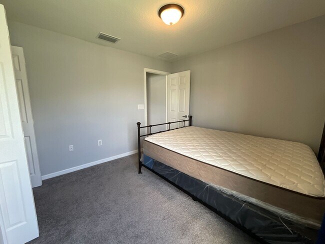 Building Photo - 5547 SE 91st Pl