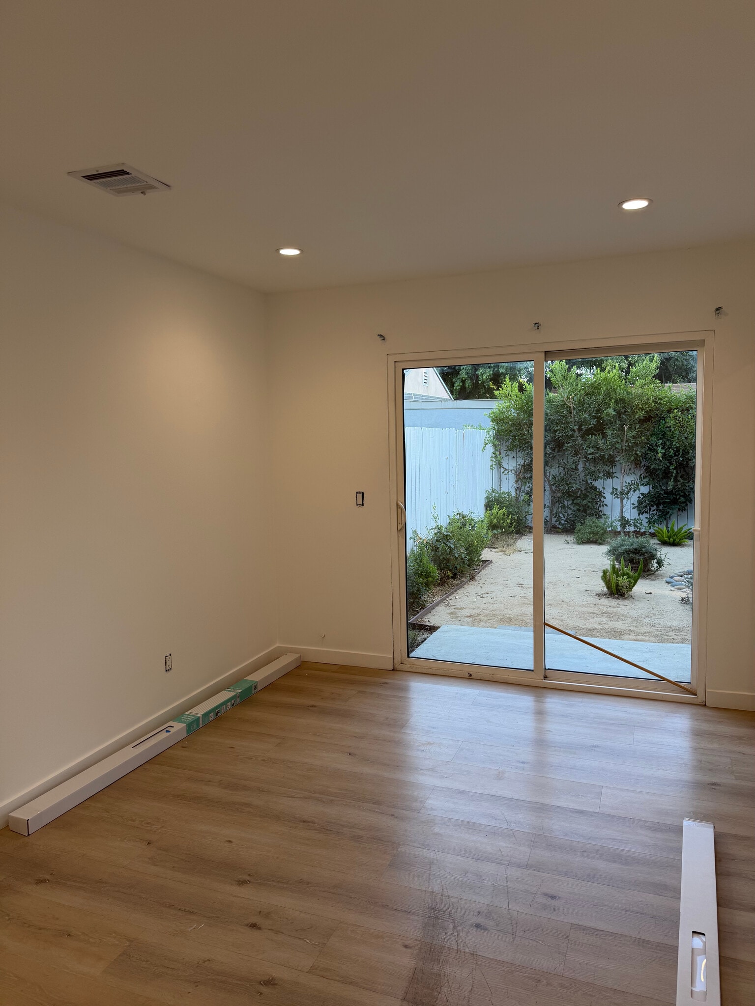 Building Photo - 7449 1/2 Variel Ave