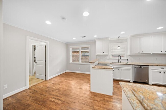 Building Photo - 1810 Droxford Dr