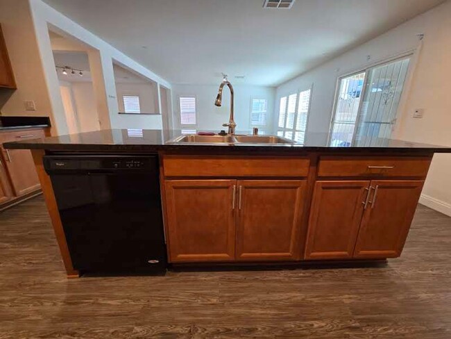 Building Photo - A Fabulous 5 Bedroom Home in Henderson