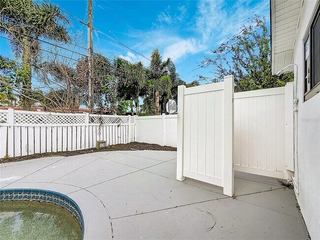 Building Photo - 2472 Tradewinds Dr