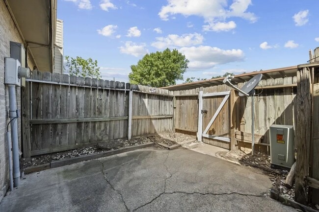 Building Photo - 2137 Shiveley Cir