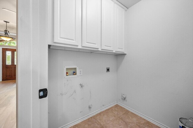 Building Photo - 4617 Kingsway Ln