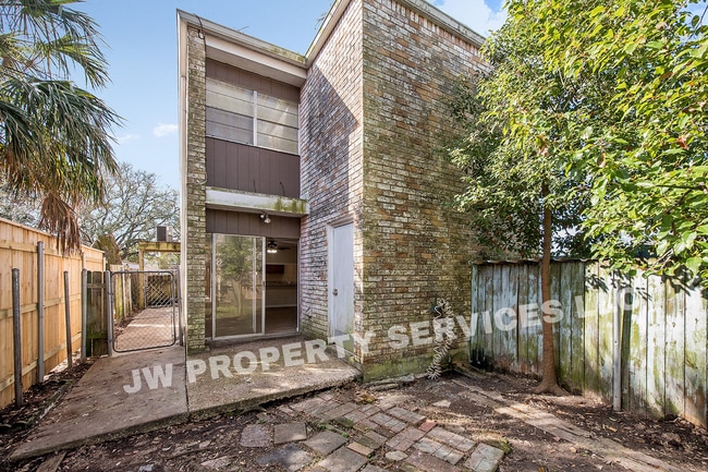 Building Photo - 311-311 Lilac St