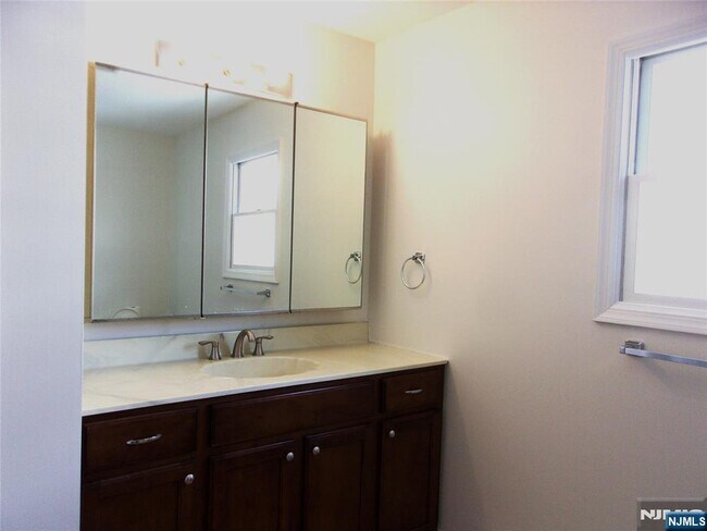 Building Photo - 1 Hawthorne Ave