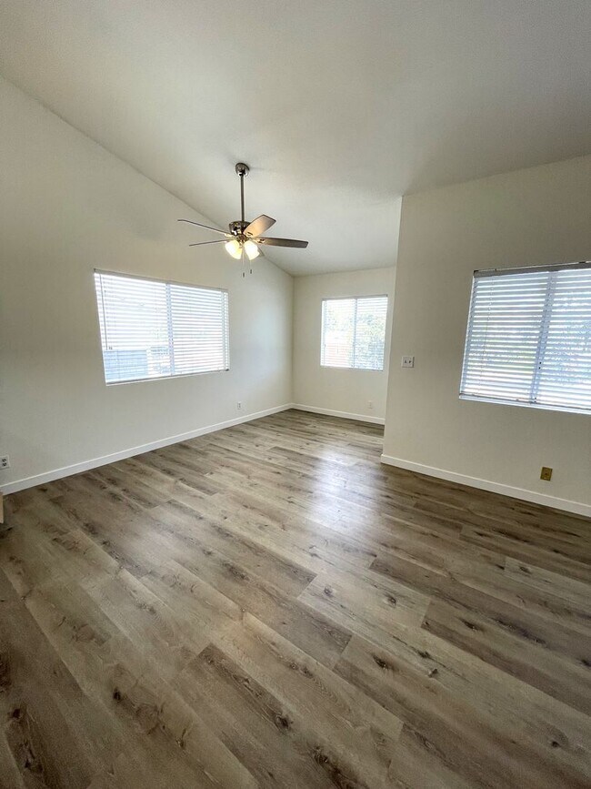 Building Photo - 1158 Cypress Ave