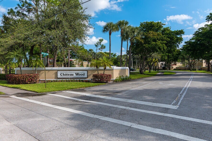 Building Photo - 3715 Village Dr