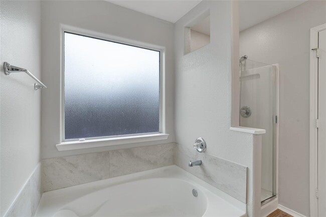 Building Photo - 24422 Lakecrest Village Dr
