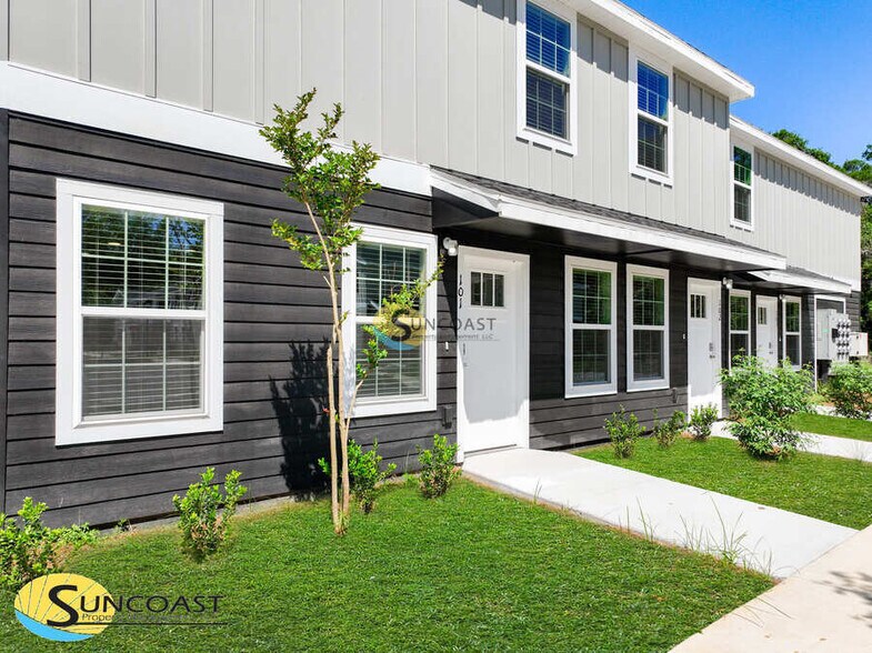 Building Photo - 3821 SW 43rd Ct