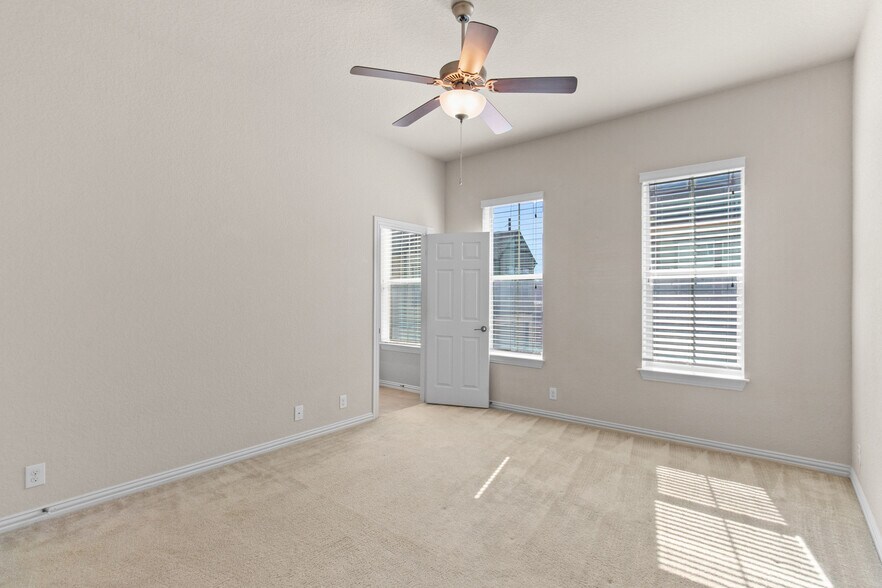 Building Photo - 221 E Courtland Pl