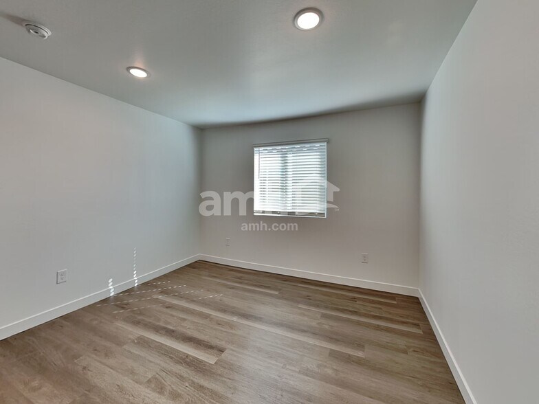 Building Photo - 12617 W Adair Dr