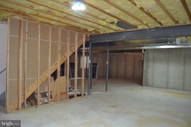 Building Photo - 806 Wren Ln