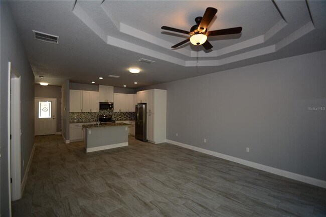 Building Photo - 25 Rosepetal Ln