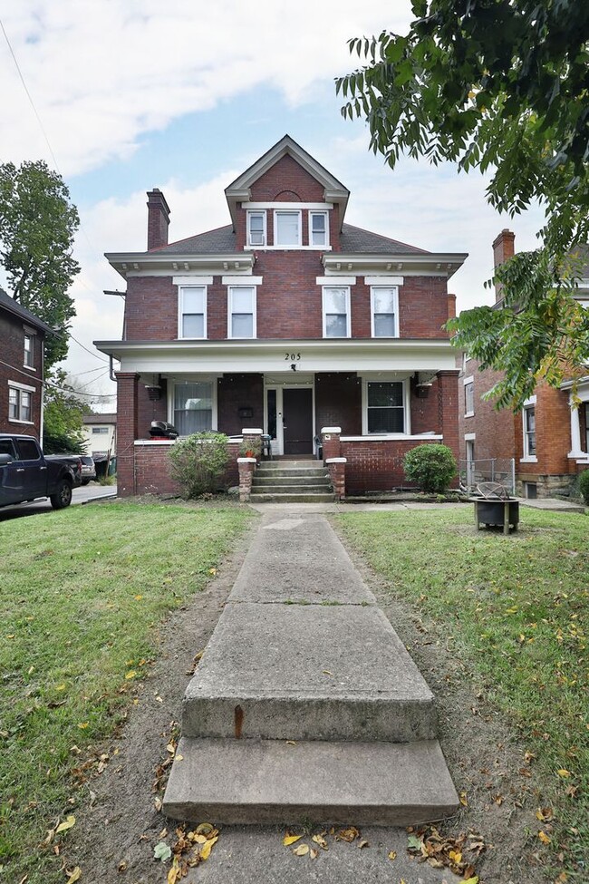 Building Photo - 205 E 14th Ave