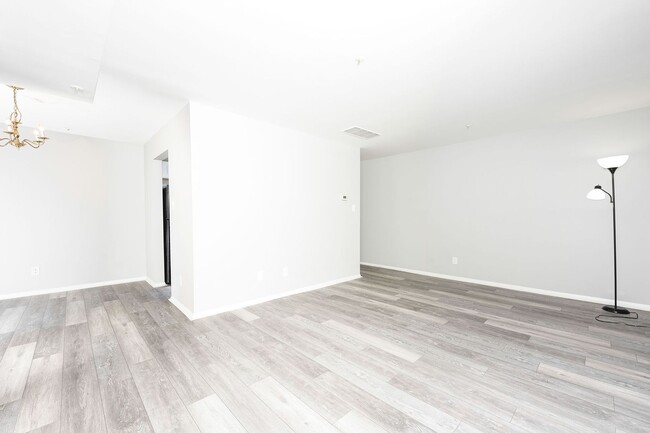 Building Photo - Beautiful 2 Bedroom 2 Bathroom Unit