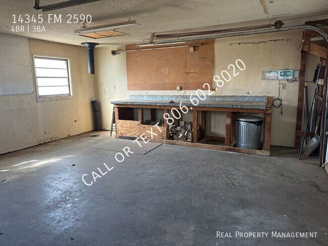Building Photo - Amazing home south of Amarillo with worksh...
