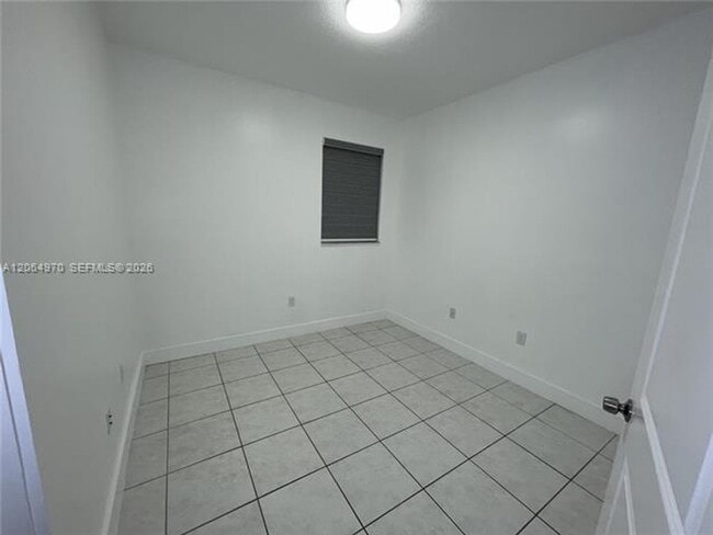 Building Photo - 905 NW 82nd Ave