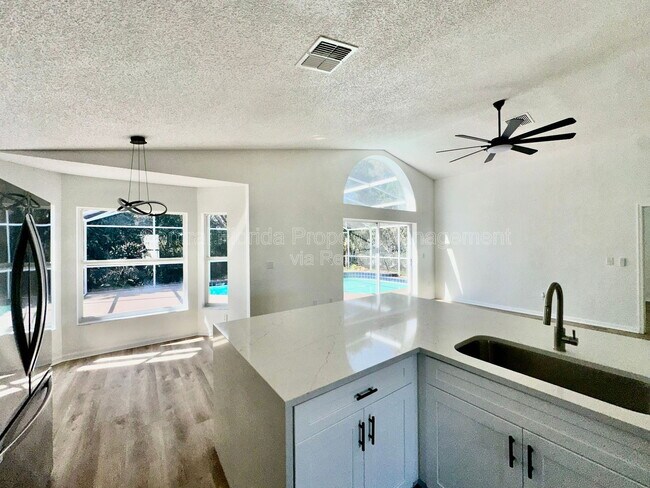 Building Photo - 3032 Bloomsbury Dr