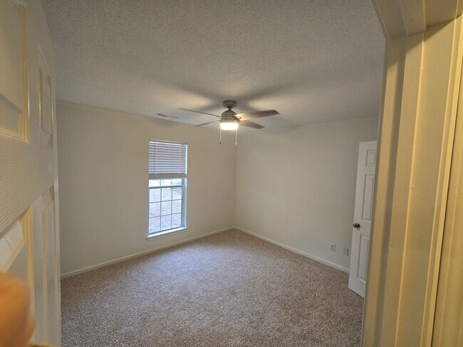 Building Photo - 106 Greenapple Way