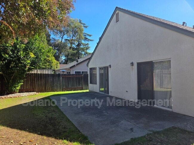 Building Photo - 203 Catalpa Ln