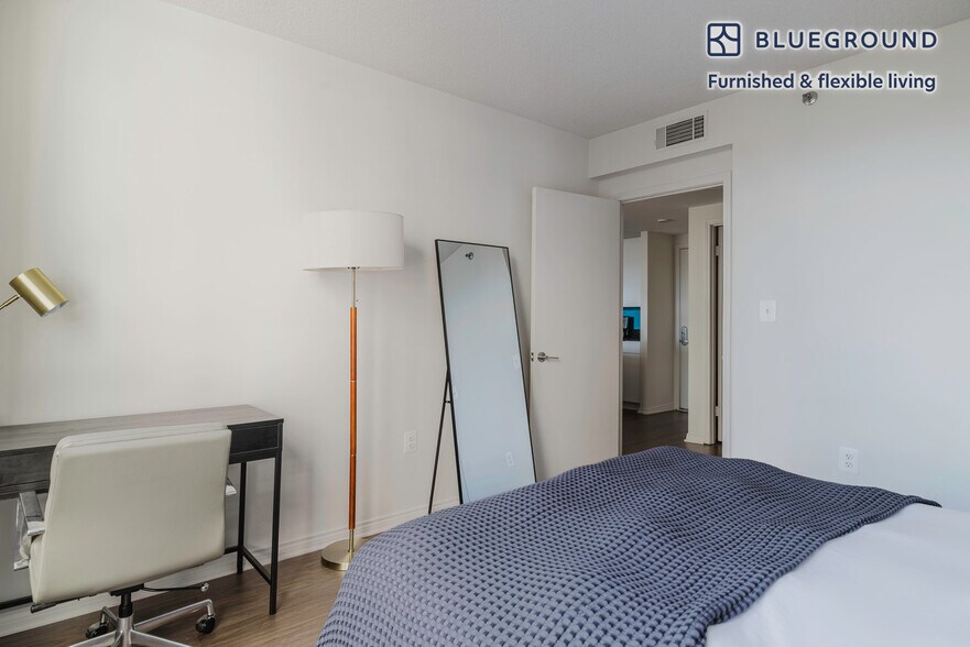 Building Photo - 850 N Randolph St