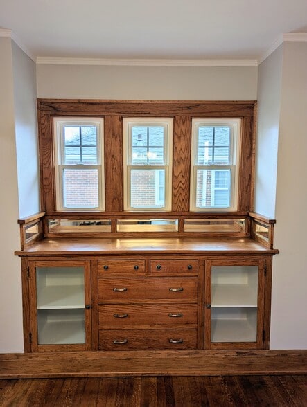 The gorgeous built in - 3607 Franklin Ave