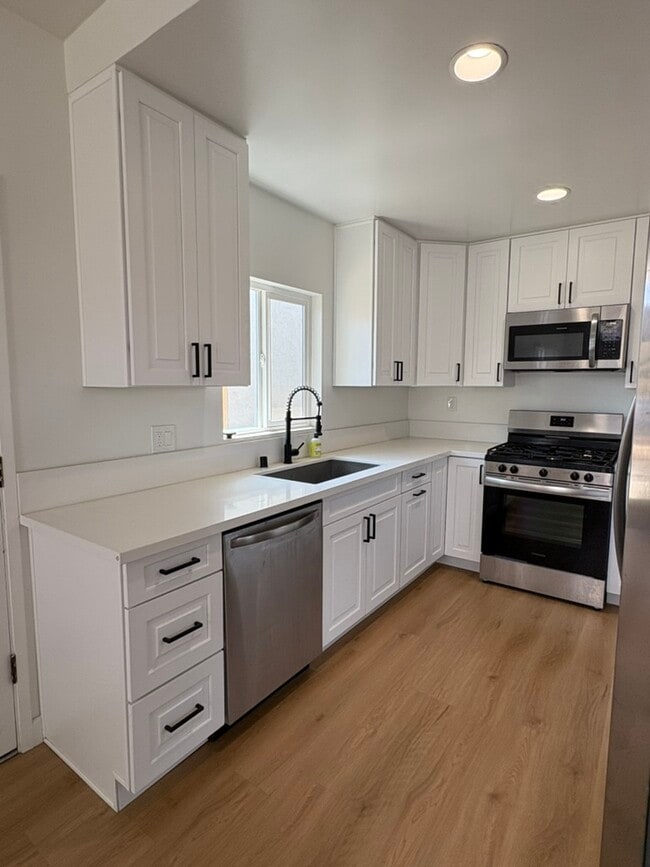 Building Photo - 8569 Blue Lake Dr