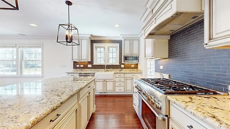 Building Photo - 187 Forest St