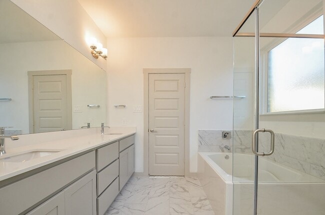 Building Photo - 29203 Pikes Peak Dr