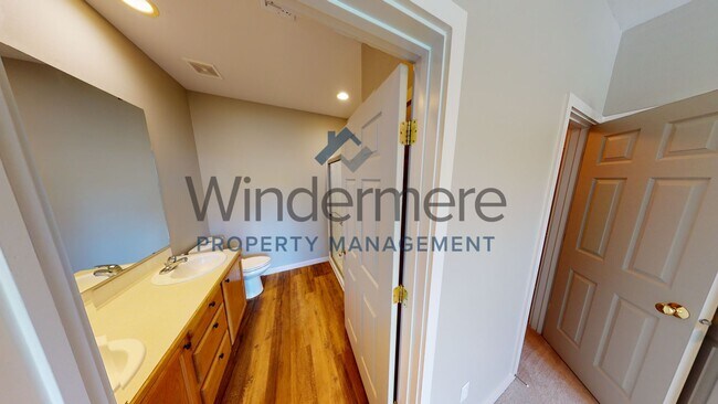 Building Photo - 715 Creekside *Located in the Villages of ...