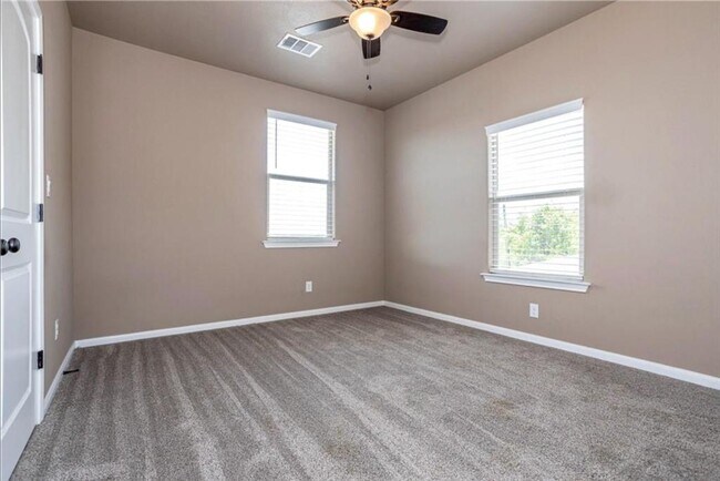Building Photo - 134 Honopu Dr