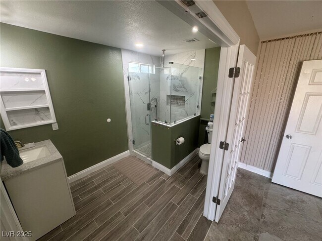 Building Photo - 6224 Miraloma St