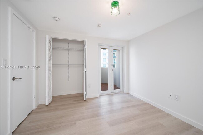 Building Photo - 1712 SW 2nd Ave