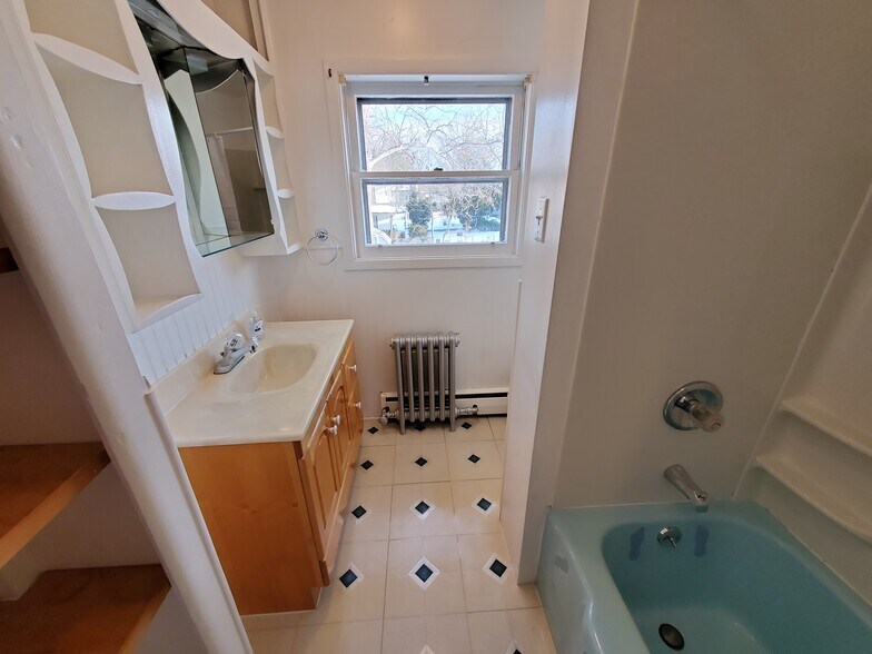 Building Photo - 396 W Clements Bridge Rd