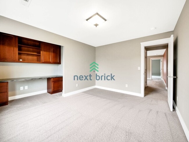 Building Photo - 4 BED AND 2.5 BATH SINGLE FAMILY HOUSE FOR...