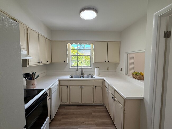 Building Photo - Forest Acres