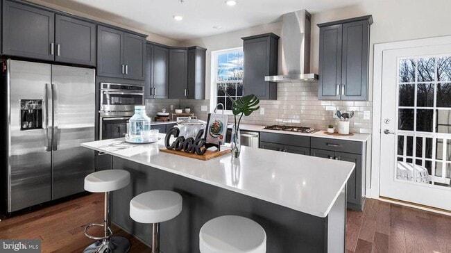 Building Photo - 215 Red Leaf Ln