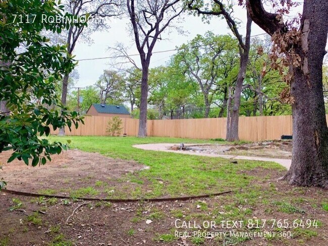 Building Photo - 7117 Robinhood Ln