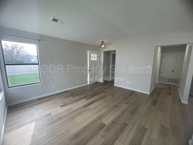 Building Photo - 4733 Platinum Dr NE