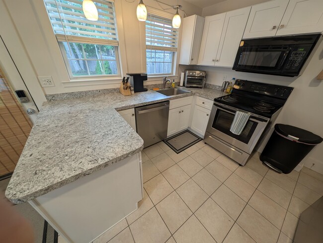 Building Photo - 67 Porpoise Way