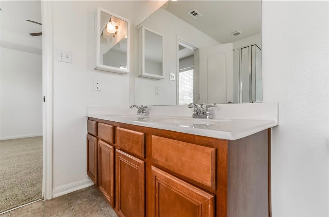 Building Photo - 8126 Montague Manor Ln