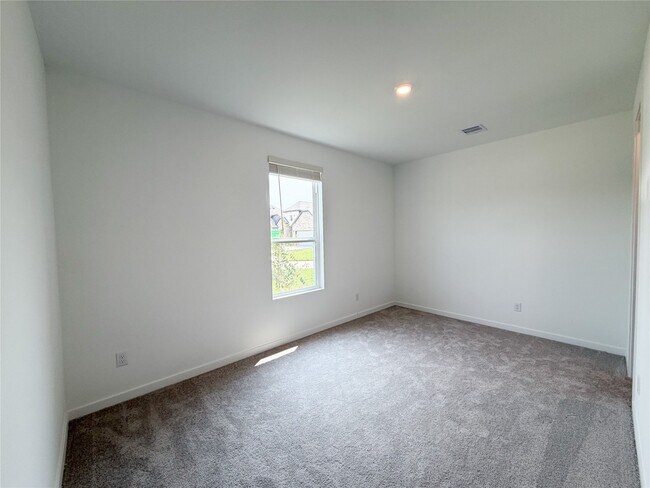 Building Photo - 2503 Pine Bluff Dr