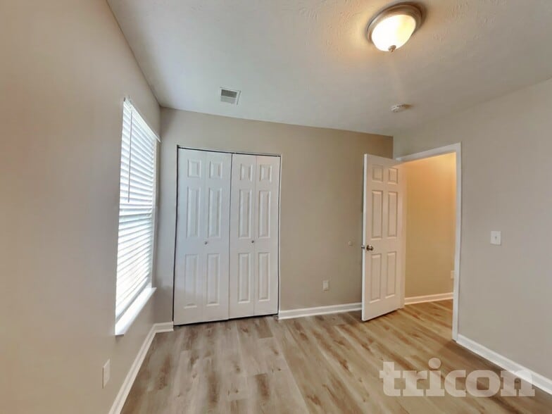 Building Photo - 904 Grand Oak Dr