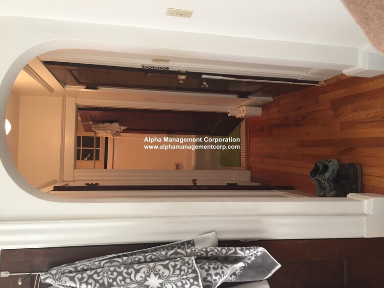 Building Photo - 349 Pleasant St