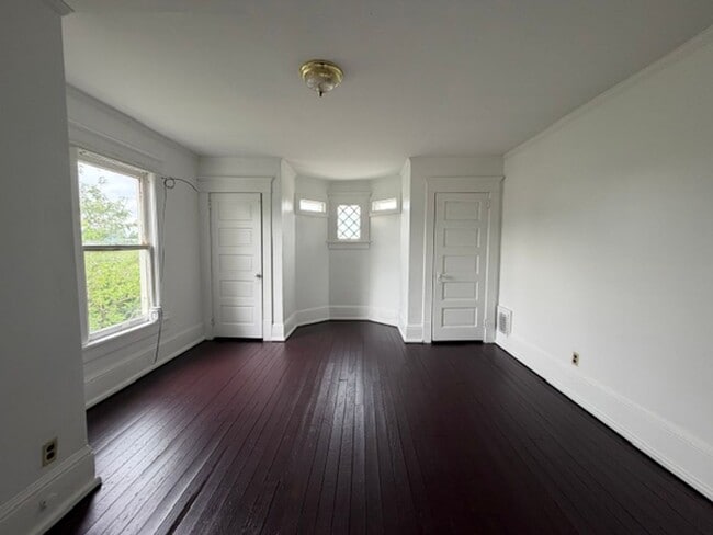 Building Photo - Spacious 4-Bedroom Home with 2 Full Baths, Central A/C & Fenced Yard!
