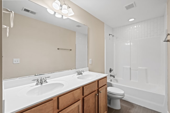 Building Photo - 1020 Fairway Ln