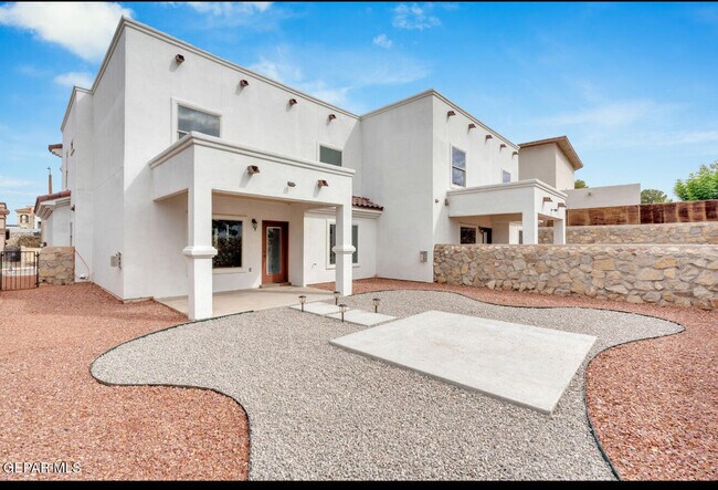 Building Photo - 11714 Dos Palmas Dr